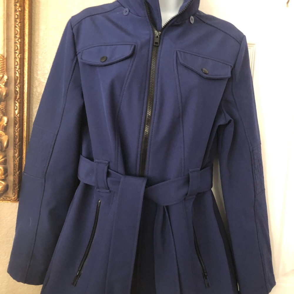 Like NEW. London Fog Coat! Great for Spring-Summer-Fall!!